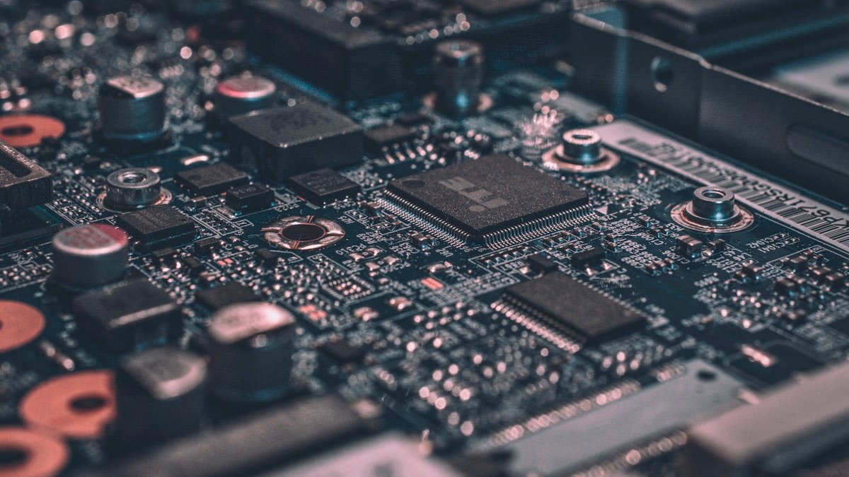 Architecting Low-Latency Enterprise RAG Systems with Local Vector Embeddings